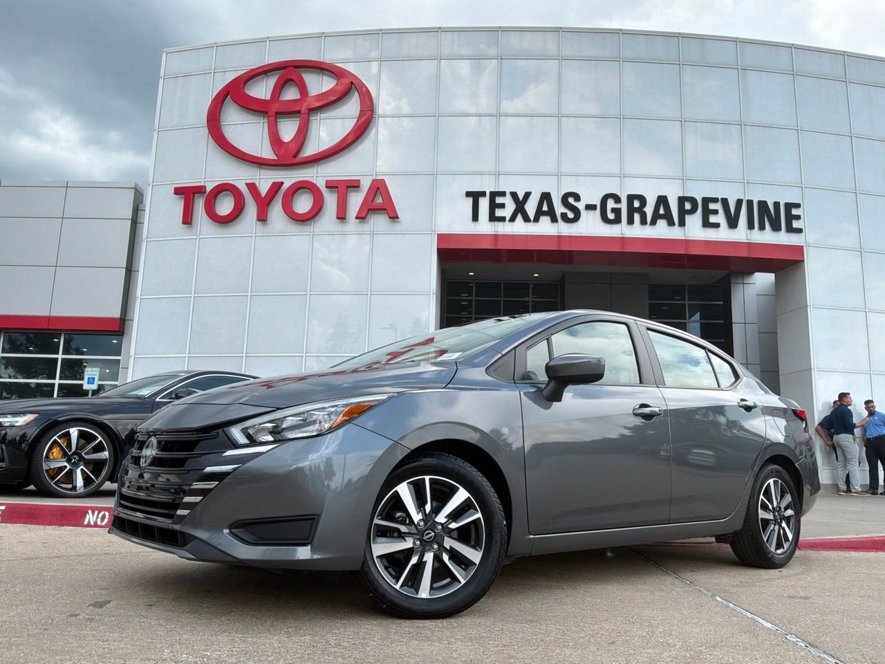 Used 2025 Nissan Versa SV FWD image 2