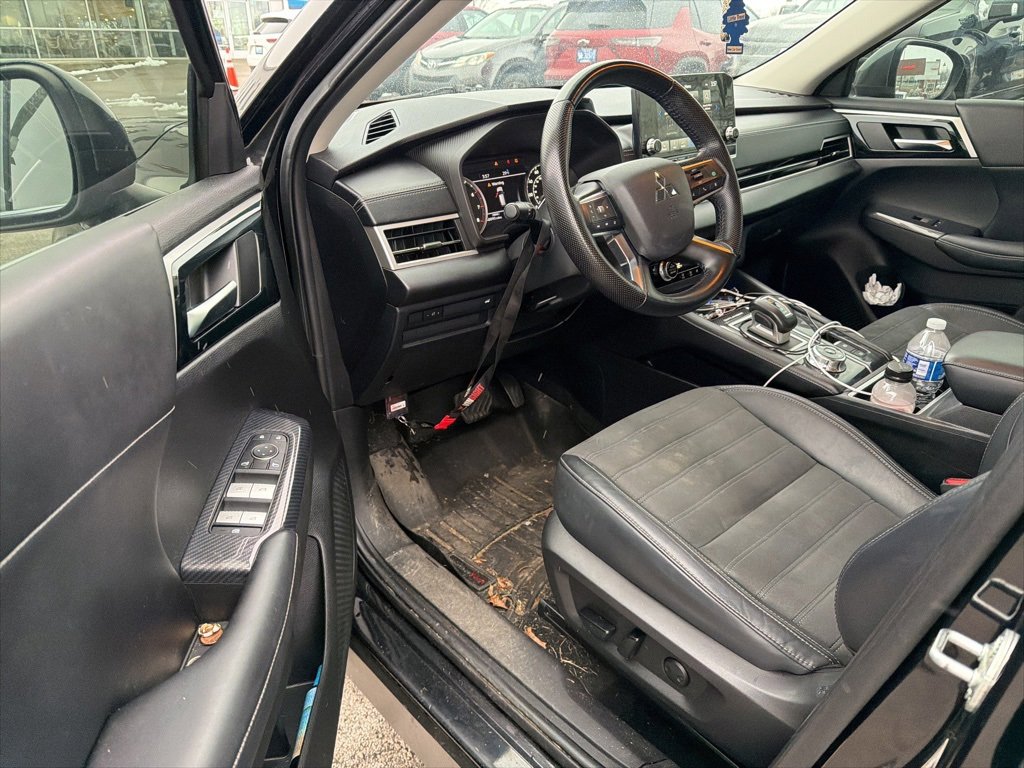 Used 2022 Mitsubishi Outlander SE image 8