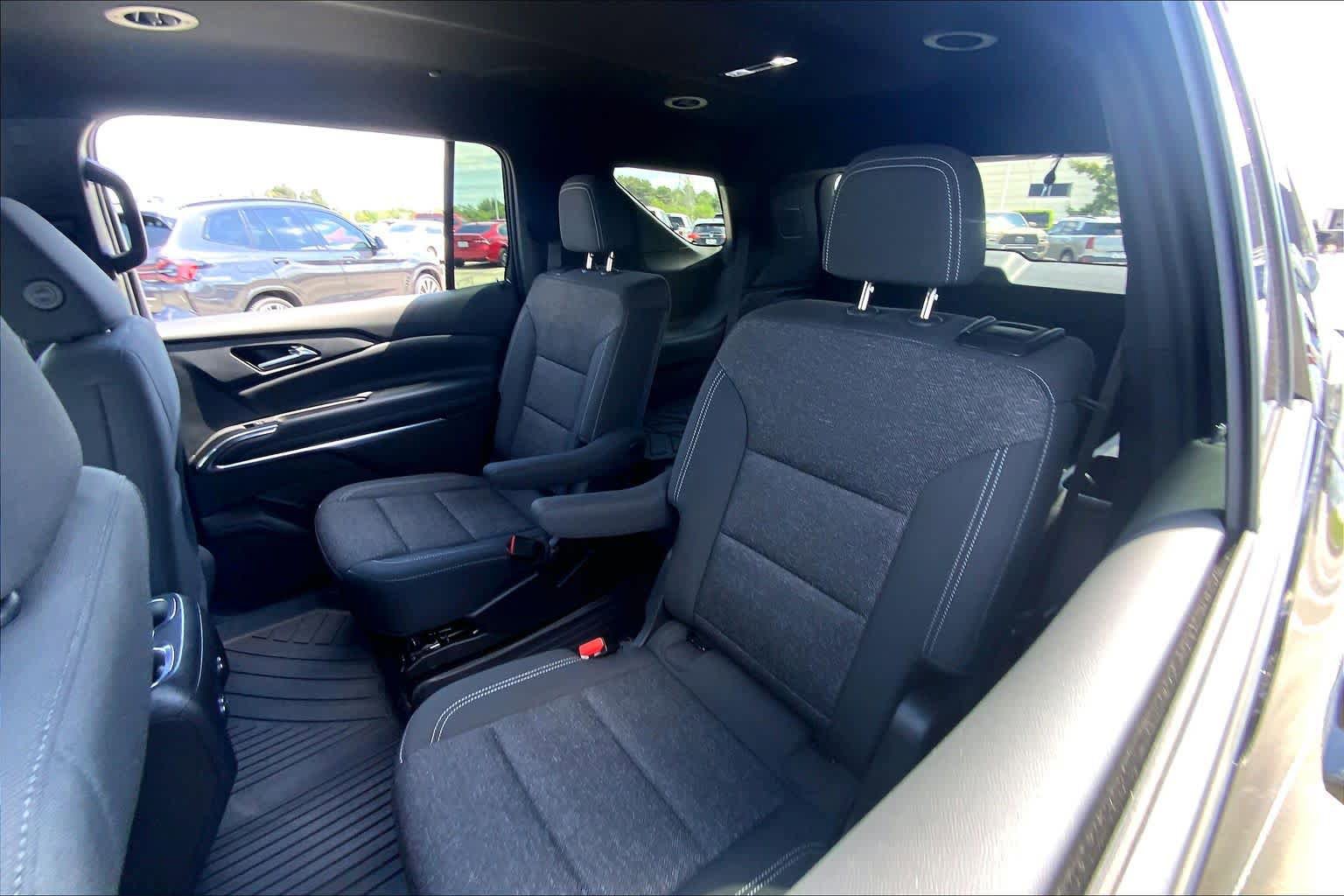 Used 2025 Chevrolet Traverse LT w/ Midnight/Sport Edition FWD image 20