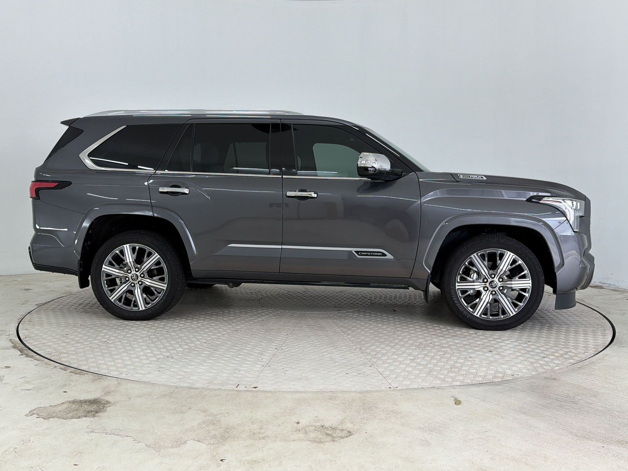 Used 2023 Toyota Sequoia Capstone AWD/4WD image 8