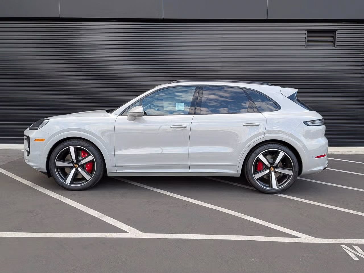 Certified 2025 Porsche Cayenne S AWD/4WD image 2