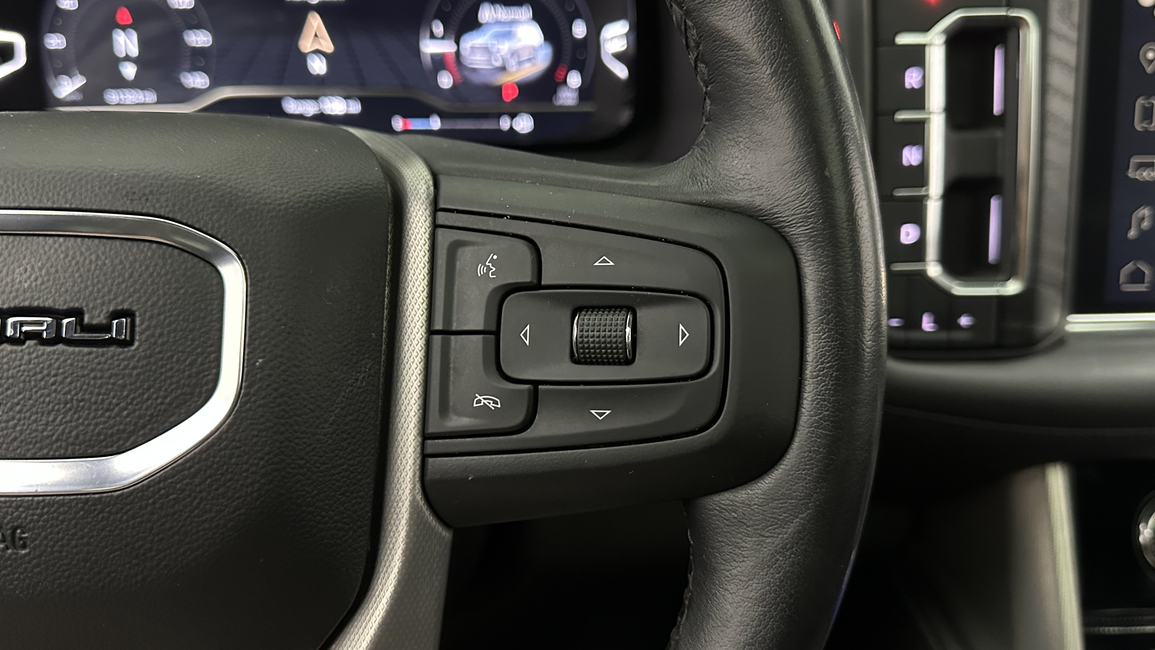 Used 2022 GMC Yukon Denali RWD image 24