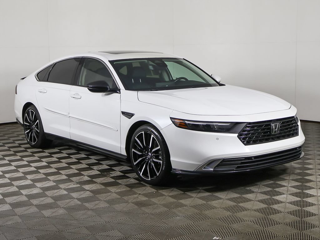 Used 2023 Honda Accord Touring image 2