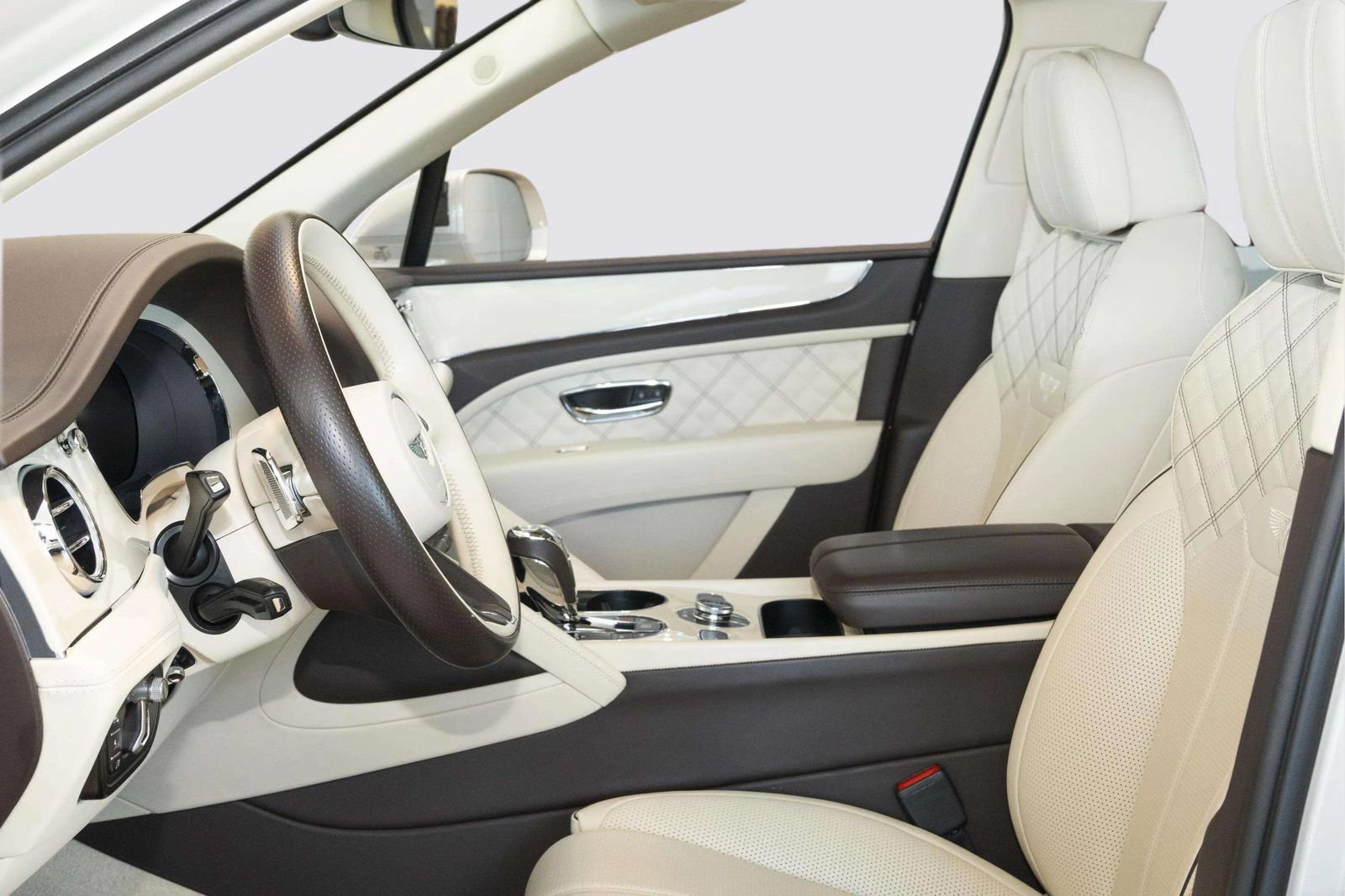 Used 2022 Bentley Bentayga AWD/4WD image 14