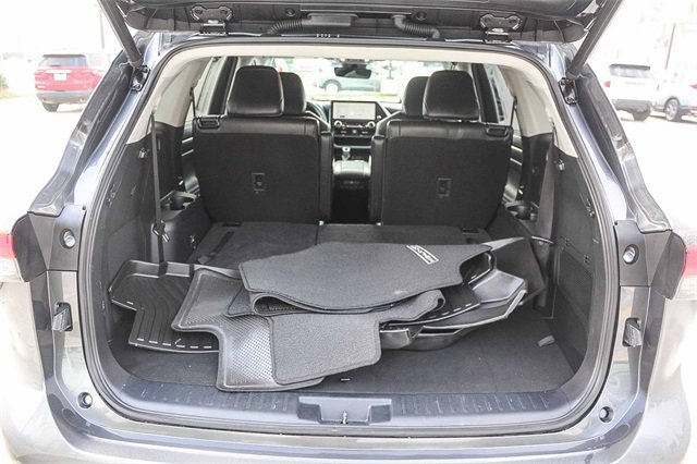 Used 2023 Toyota Highlander Limited image 39