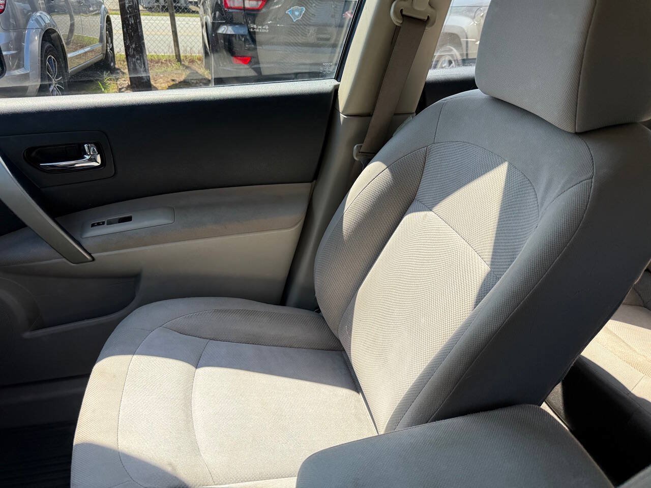 Used 2014 Nissan Rogue S w/ Convenience Package AWD/4WD image 17
