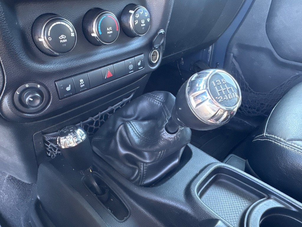 Used 2017 Jeep Wrangler Sahara AWD/4WD image 15