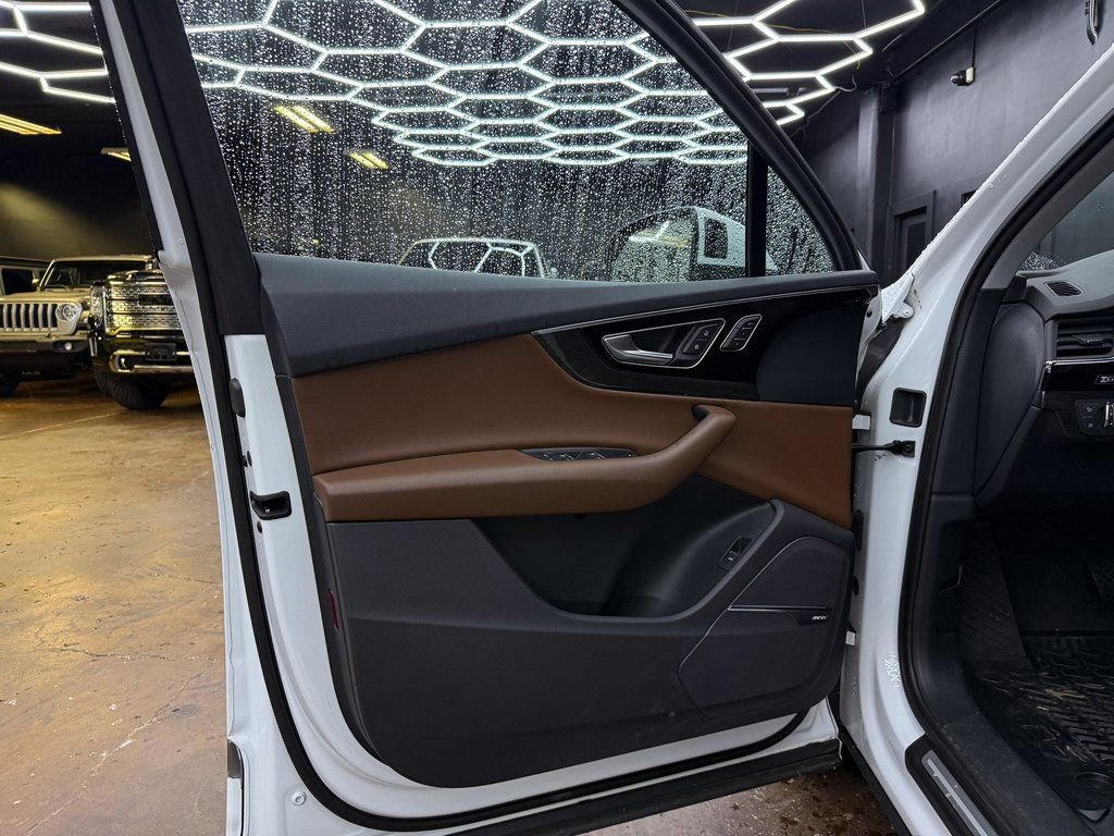 Used 2018 Audi Q7 3.0T Premium Plus w/ Premium Plus Package image 12