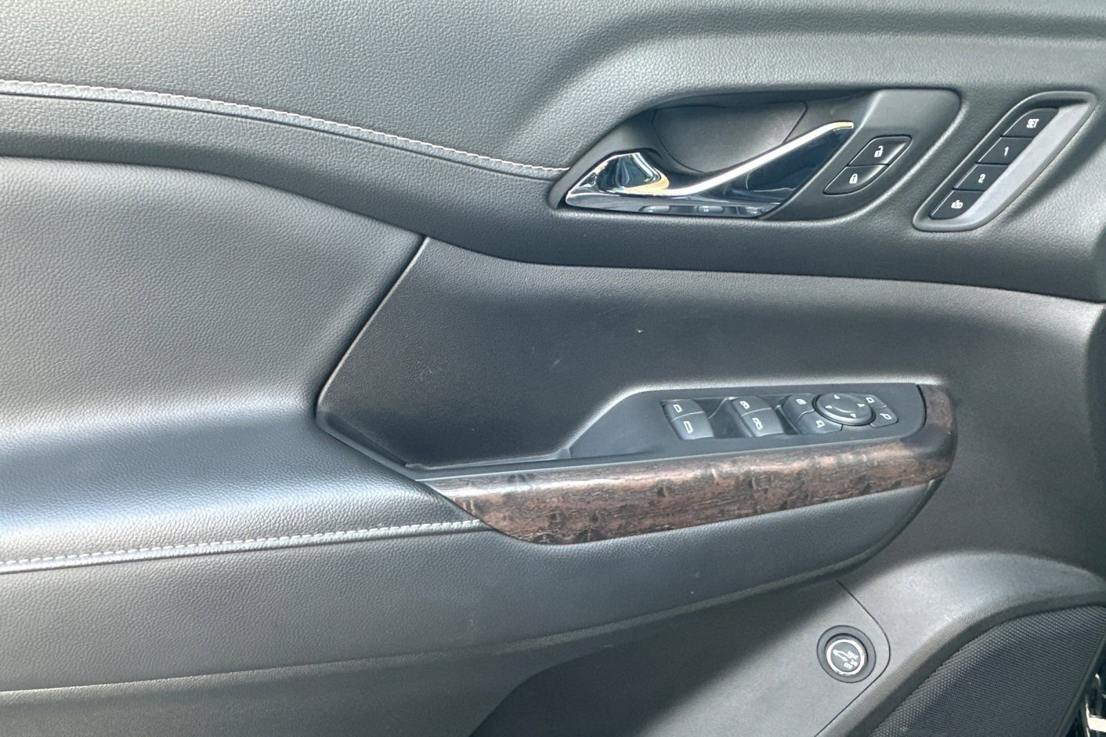 Certified 2023 GMC Acadia Denali w/ Denali Ultimate Package image 11