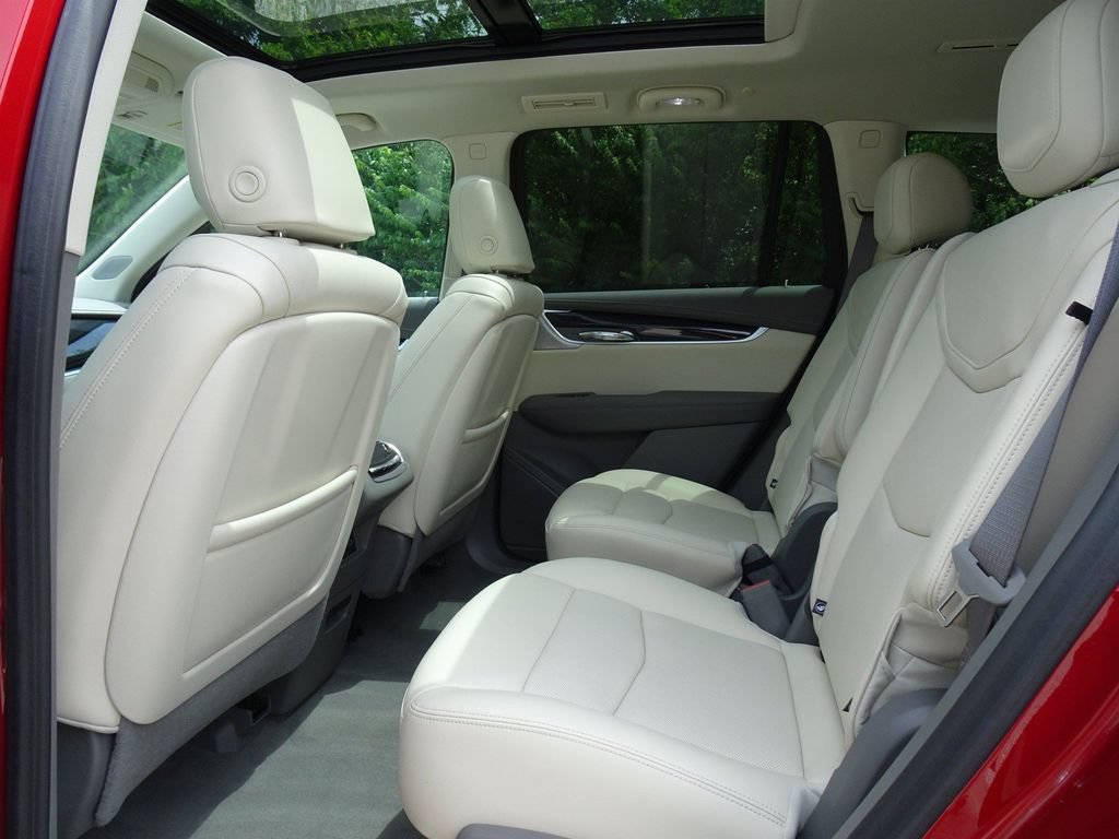 Used 2024 Cadillac XT6 Premium Luxury w/ Technology Package AWD/4WD image 16