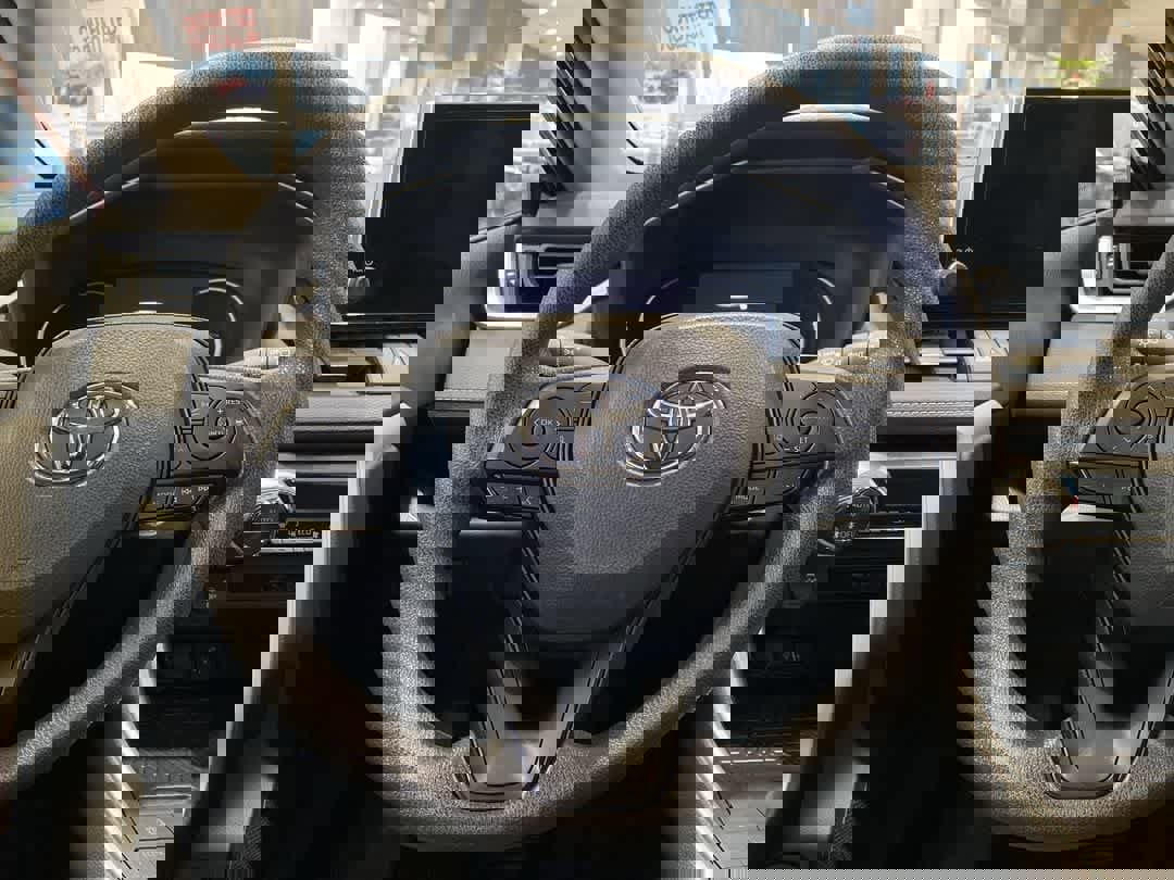 Used 2025 Toyota RAV4 XLE image 16