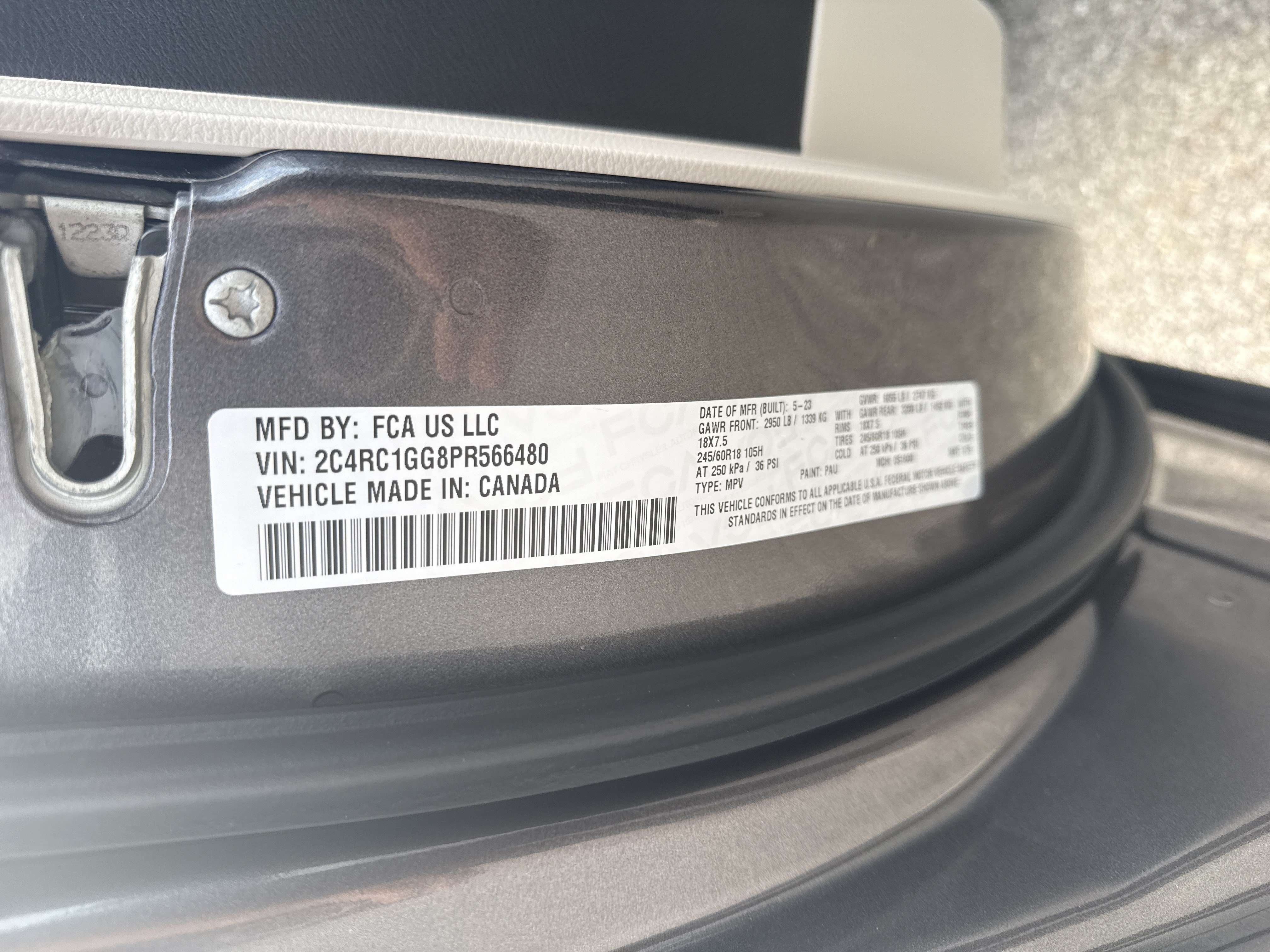 Used 2023 Chrysler Pacifica Limited FWD image 34