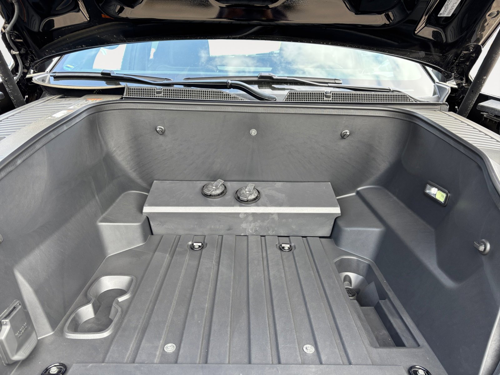 New 2026 GMC Sierra EV Elevation w/ LPO, Elevation Dark Package image 32