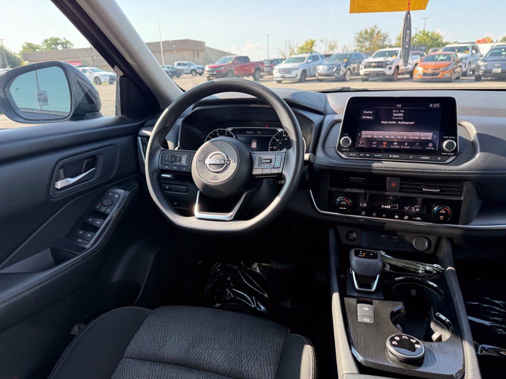 Used 2024 Nissan Rogue SV AWD/4WD image 14