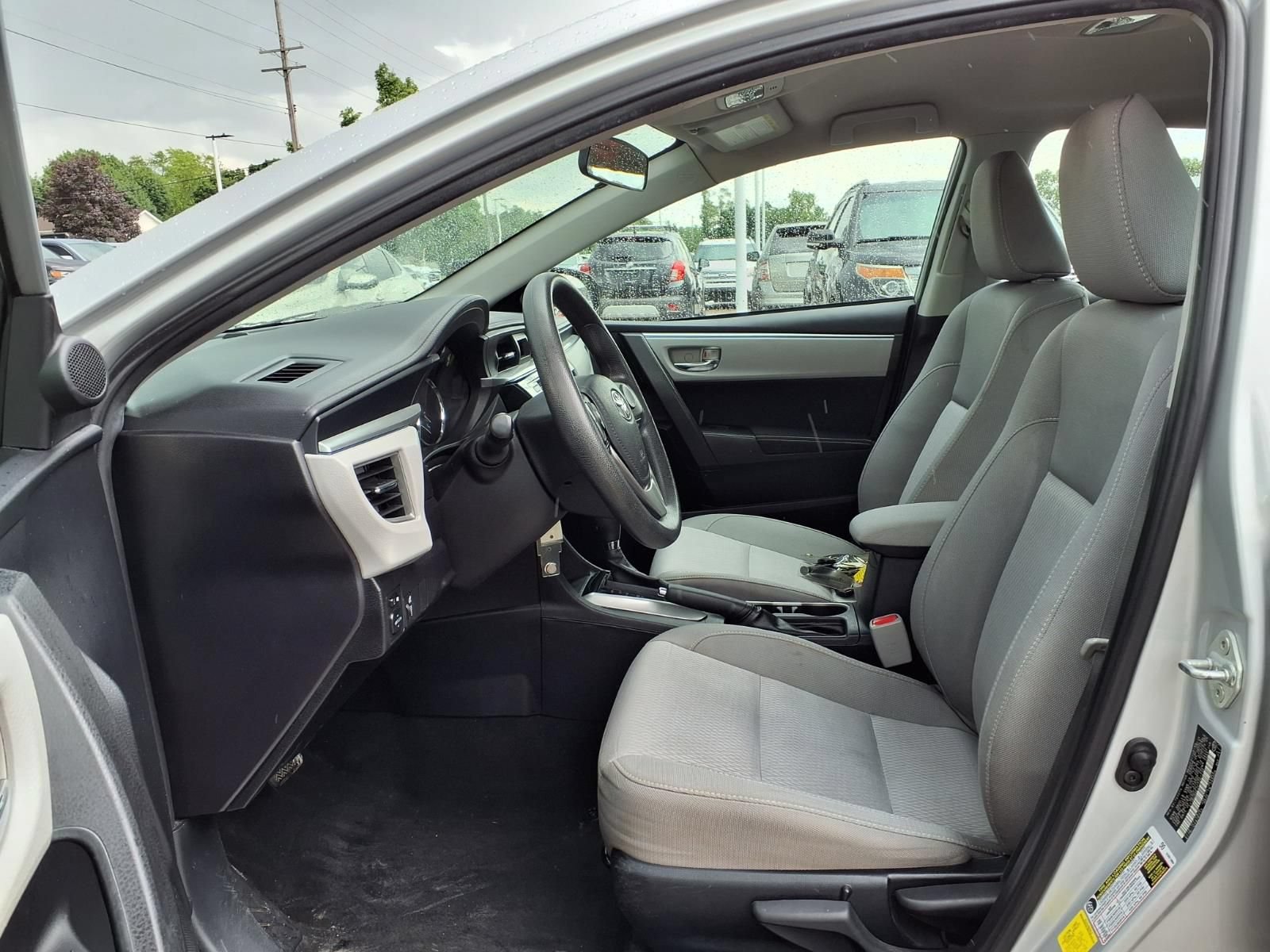 Used 2015 Toyota Corolla LE FWD image 15