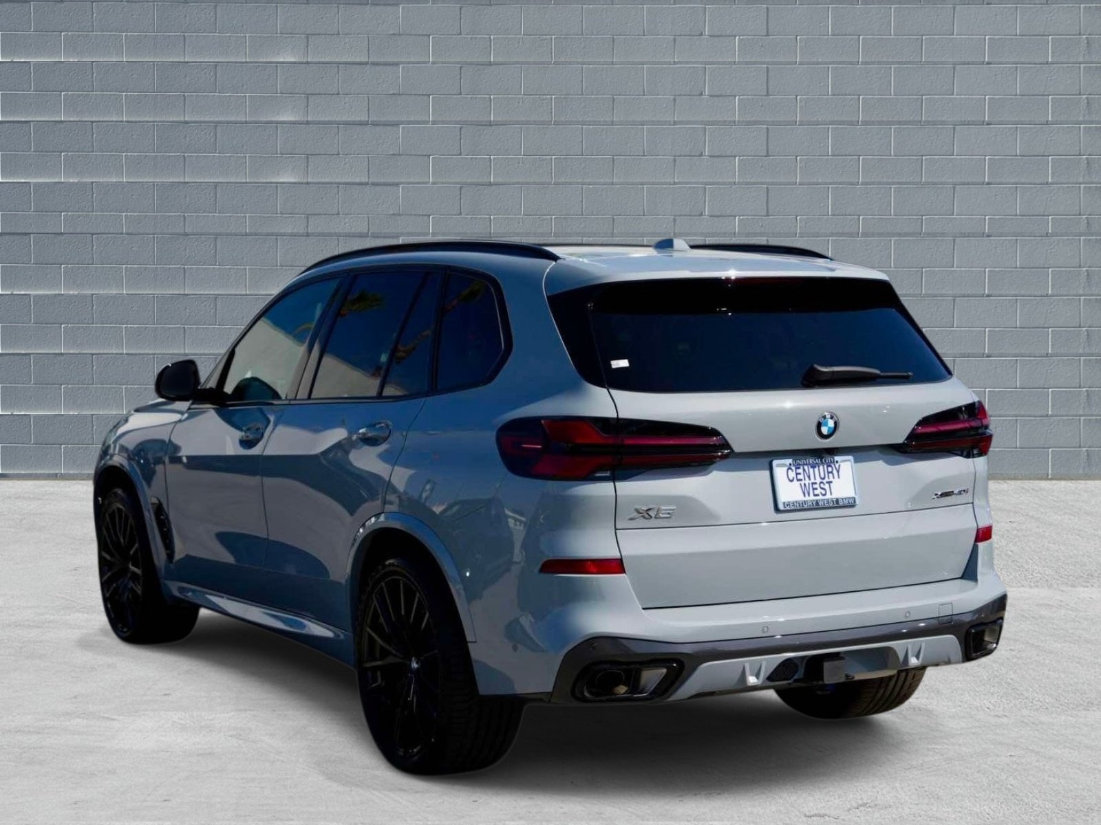 New 2026 BMW X5 xDrive40i w/ M Sport Package AWD/4WD image 3