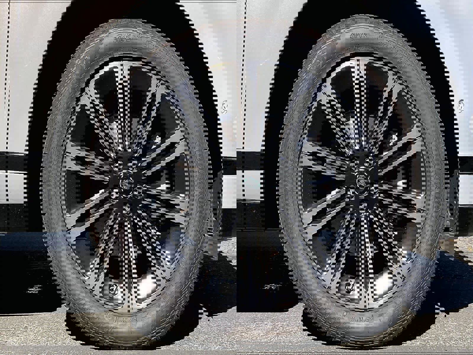 Used 2026 Land Rover Range Rover Evoque Dynamic SE image 11