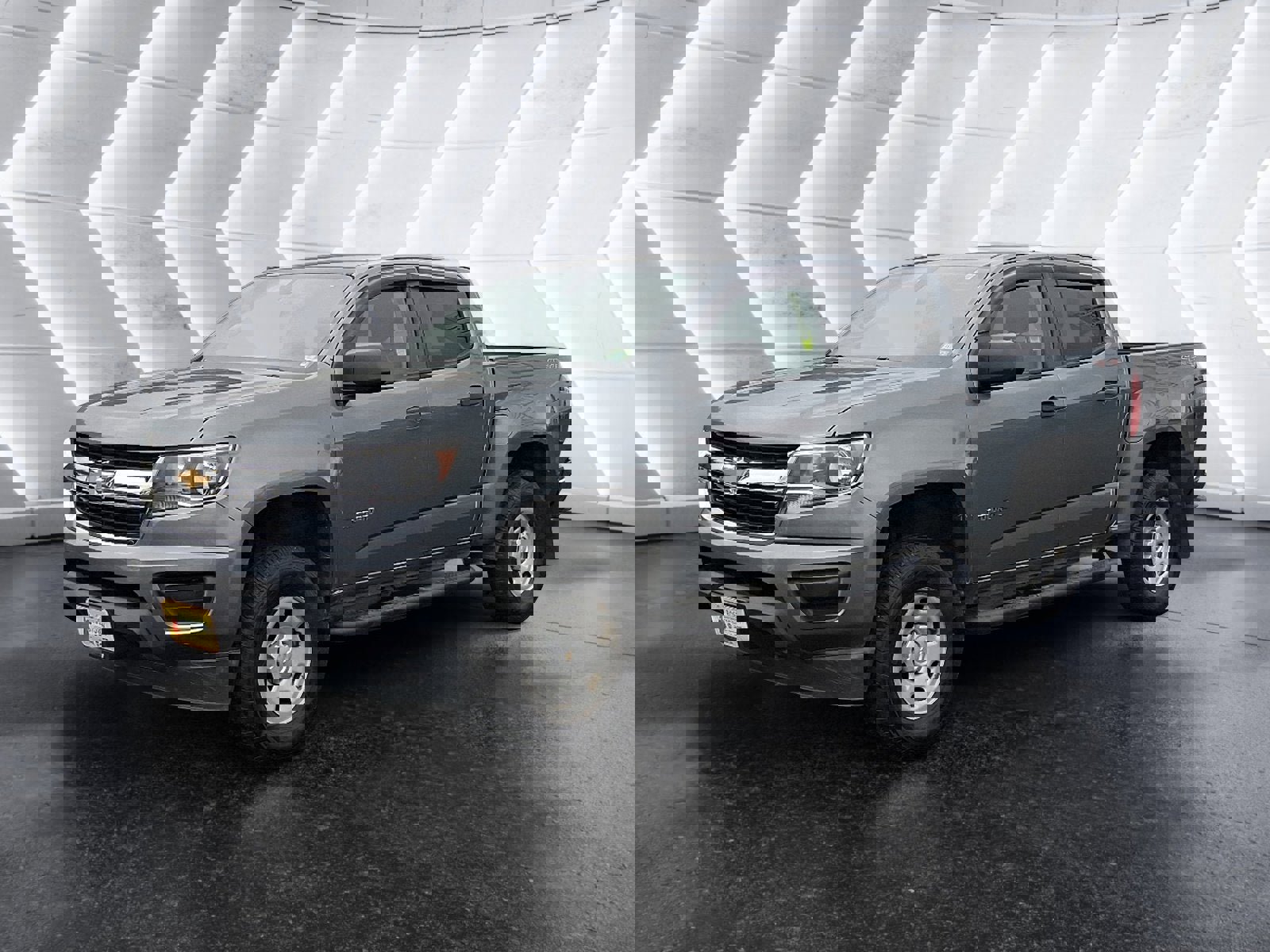 Used 2019 Chevrolet Colorado W/T image 2