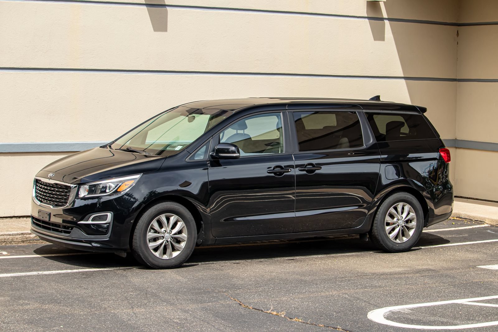 Used 2021 Kia Sedona LX FWD image 3