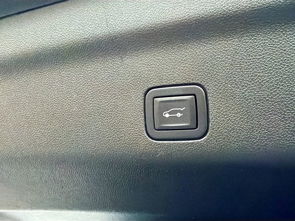 Used 2021 GMC Yukon SLT AWD/4WD image 32