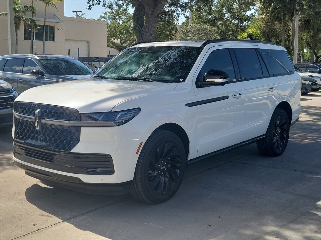 New 2025 Lincoln Navigator Reserve w/ Jet Appearance Package AWD/4WD image 2