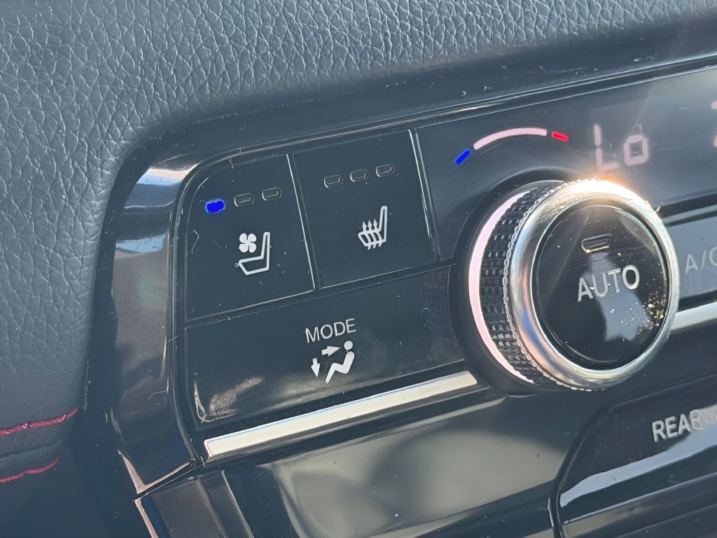 Used 2025 Honda Pilot Black Edition image 35