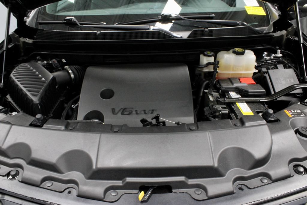 Used 2023 Chevrolet Traverse LT AWD/4WD image 16