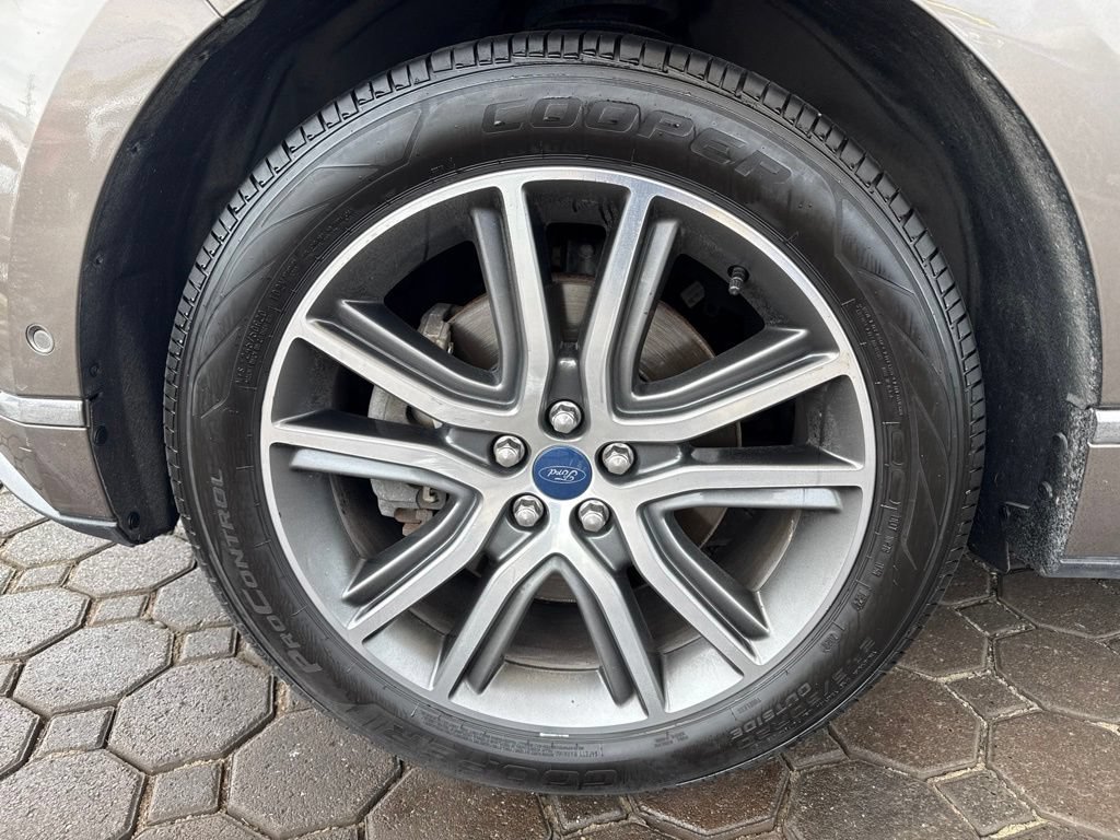 Used 2019 Ford Edge Titanium w/ Equipment Group 301A AWD/4WD image 13