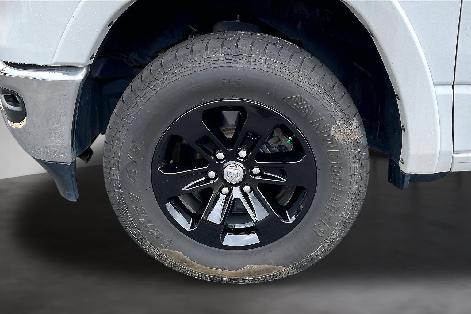 Used 2022 RAM 1500 Laramie w/ Off Road Group AWD/4WD image 34