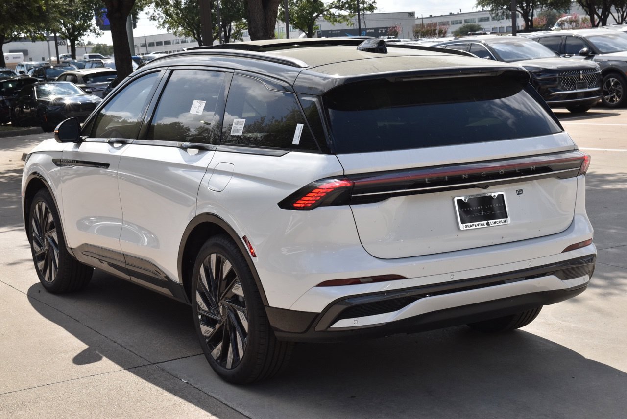 New 2026 Lincoln Nautilus Reserve AWD/4WD image 9