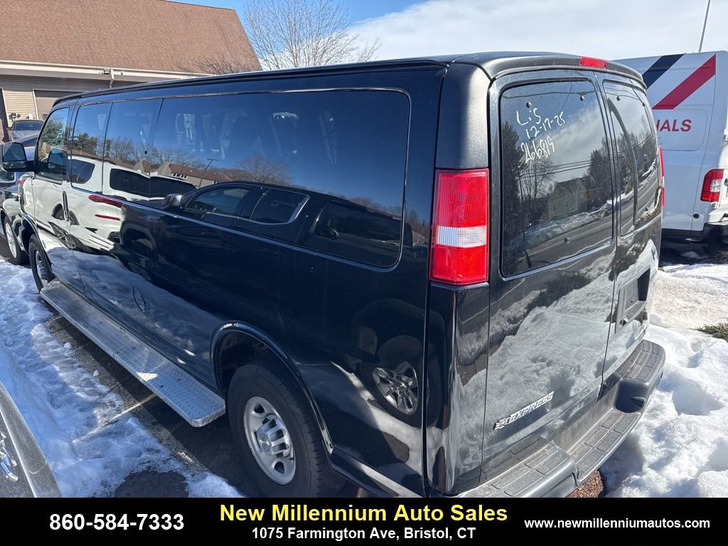 Used 2020 Chevrolet Express 3500 LS image 3