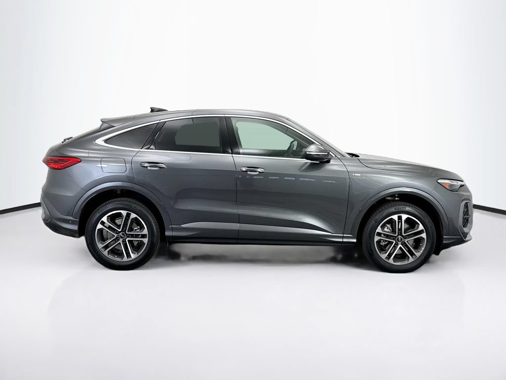 Used 2025 Audi Q5 Premium Plus w/ Premium Plus AWD/4WD image 5