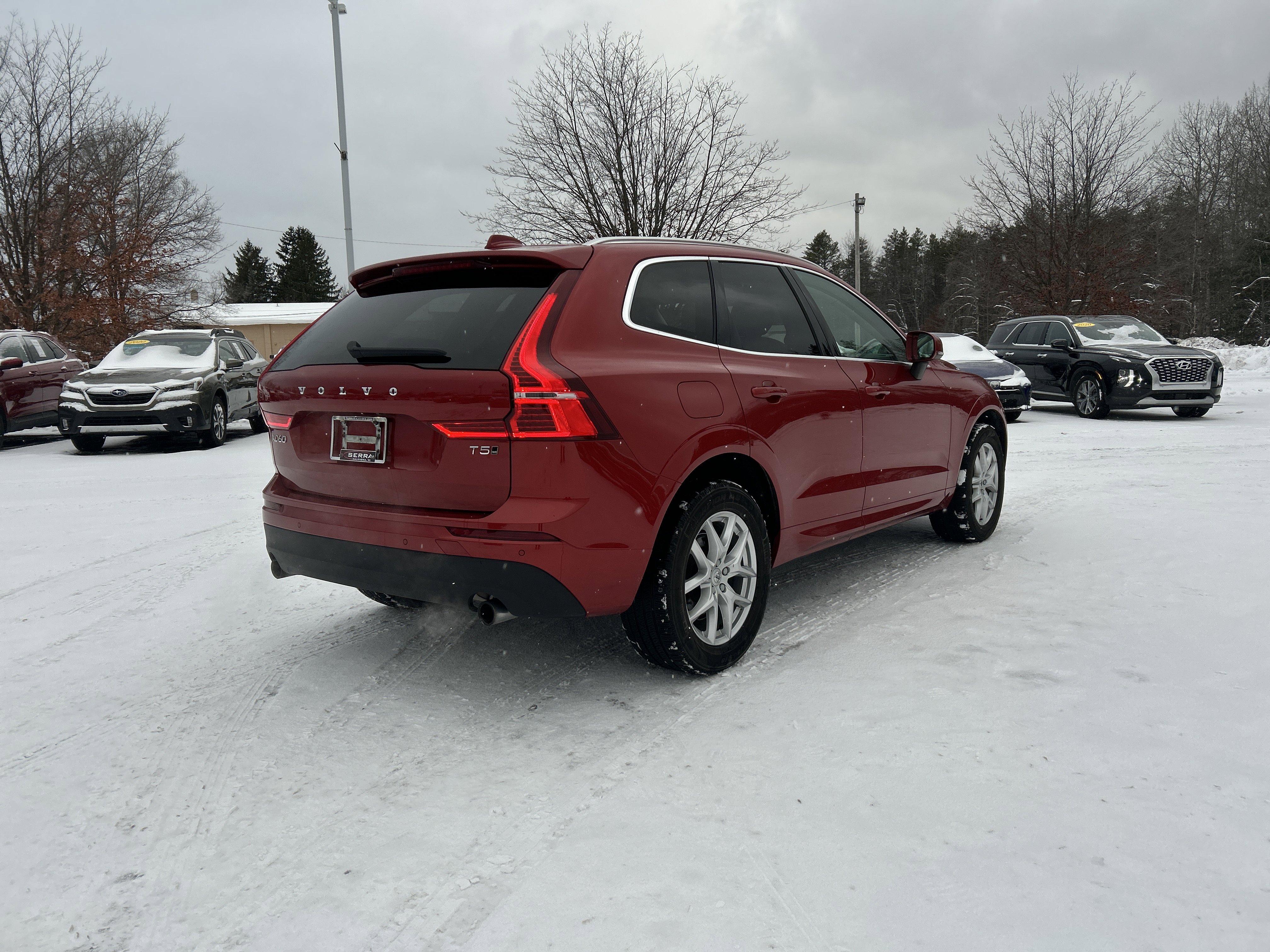 Used 2021 Volvo XC60 T5 Momentum image 4