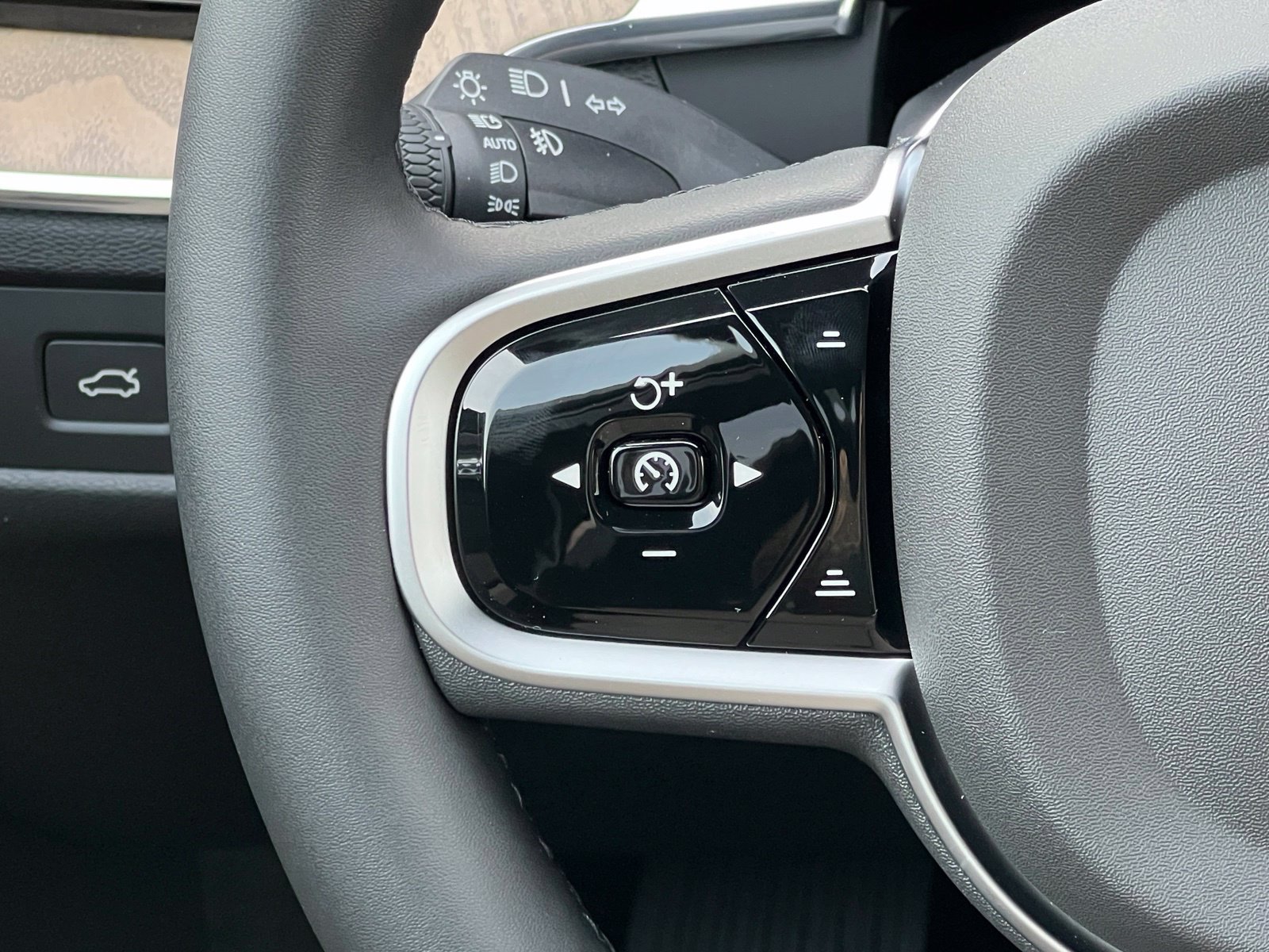New 2027 Volvo XC60 B5 Plus AWD/4WD image 28