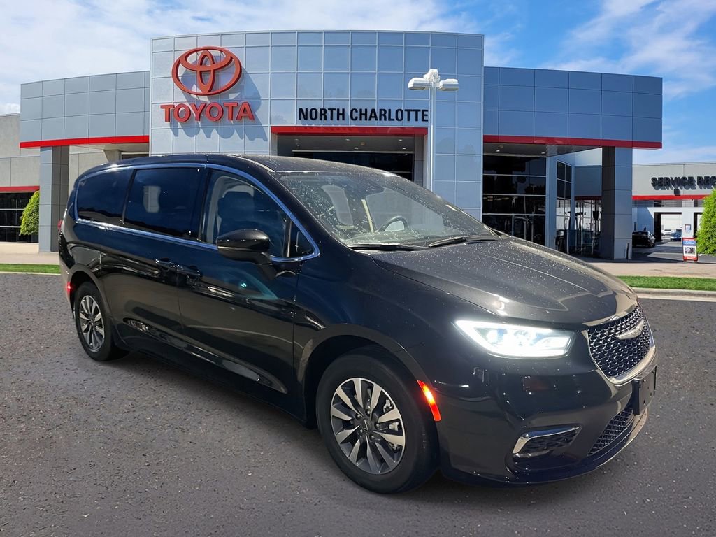 Used 2023 Chrysler Pacifica Touring-L