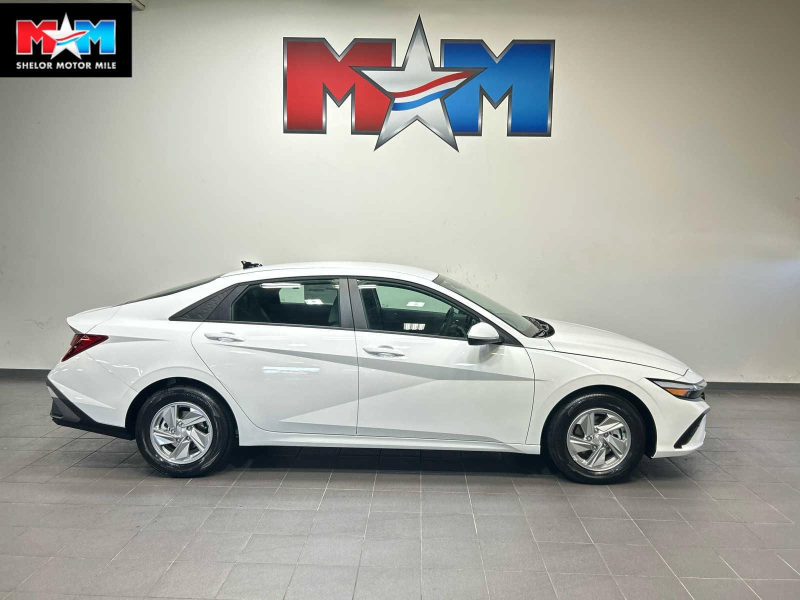New 2026 Hyundai Elantra SE FWD image 1