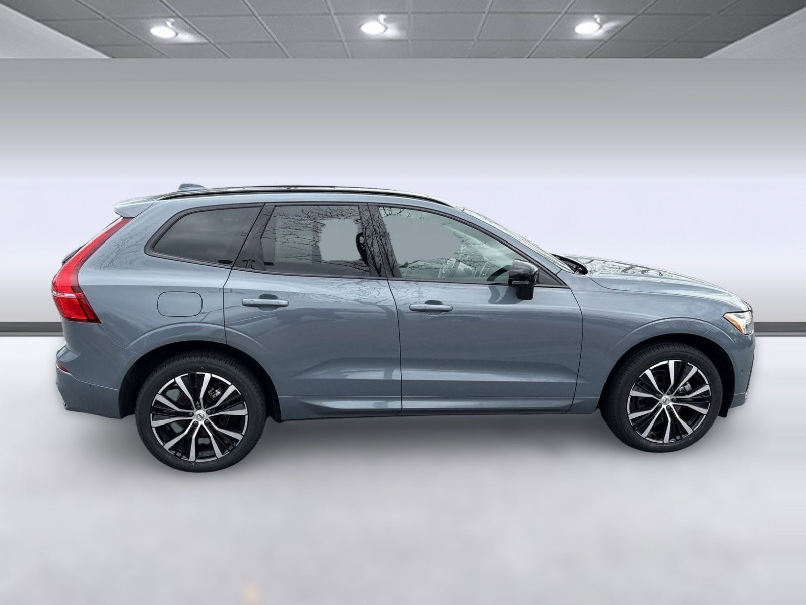 Certified 2024 Volvo XC60 B5 Plus image 8