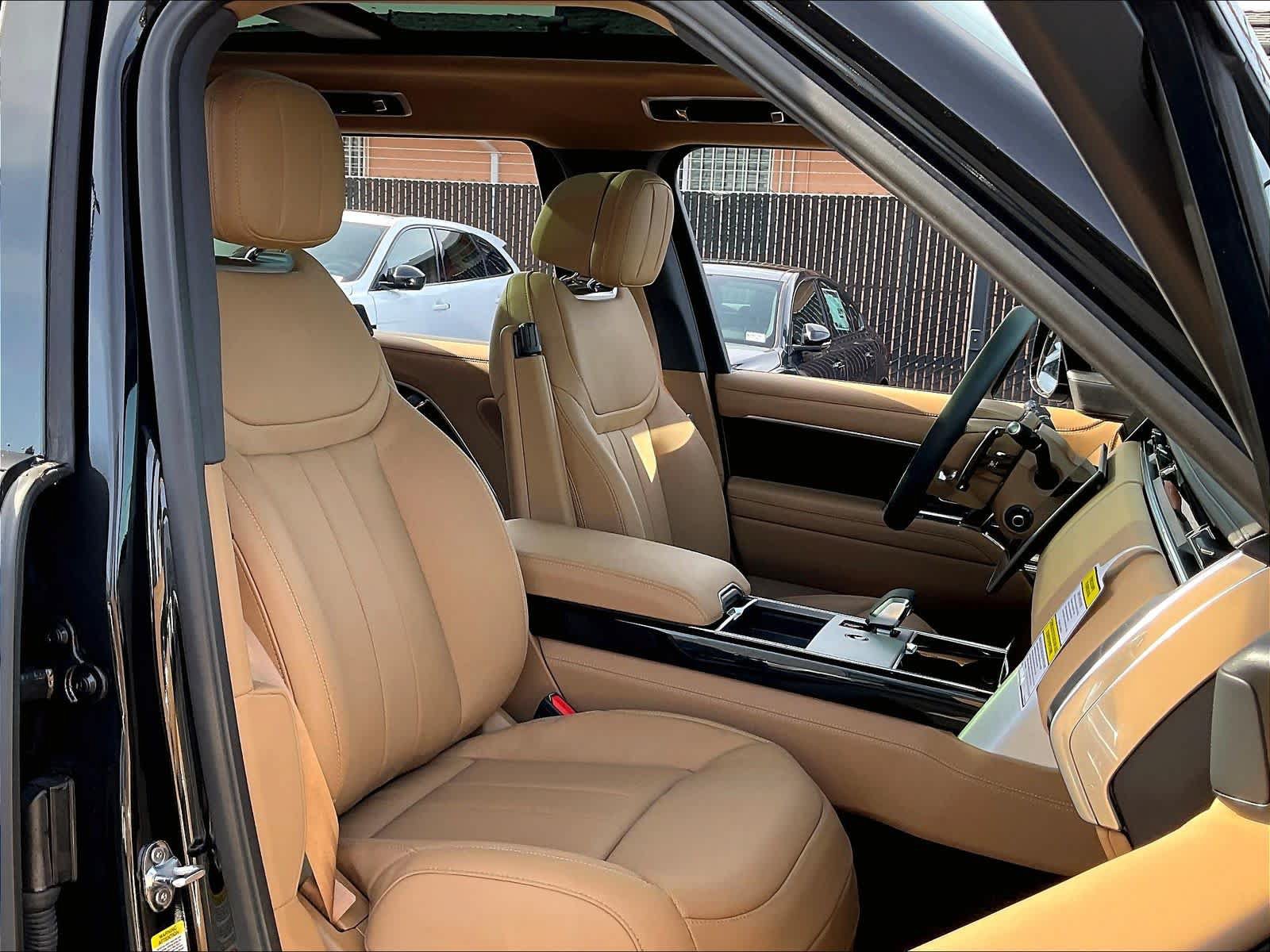New 2025 Land Rover Range Rover Long Wheelbase SE AWD/4WD image 31