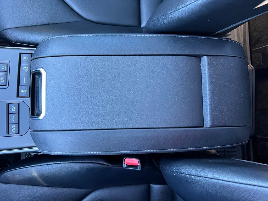 Used 2021 Toyota Highlander XLE image 30