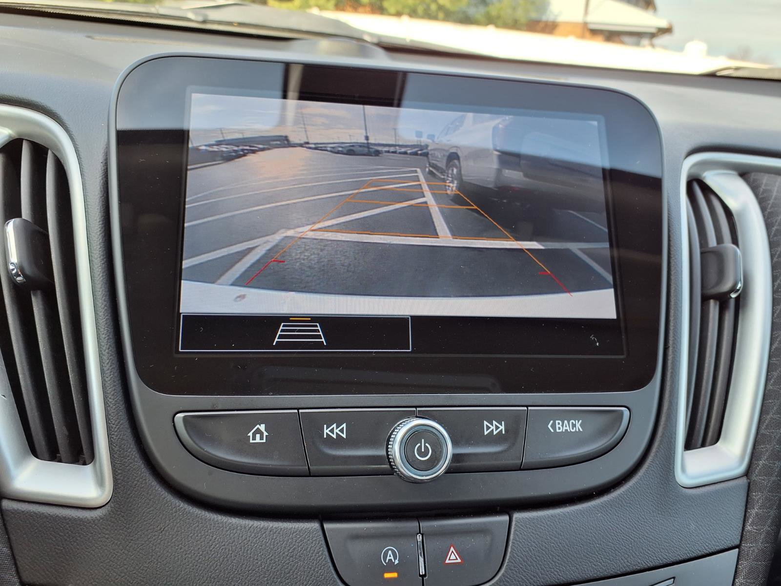 Used 2022 Chevrolet Malibu LT FWD image 4