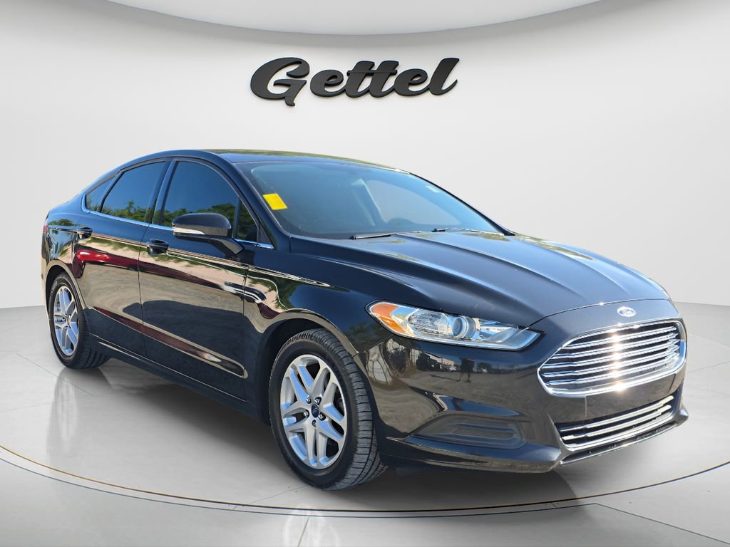 Used 2015 Ford Fusion SE FWD image 2
