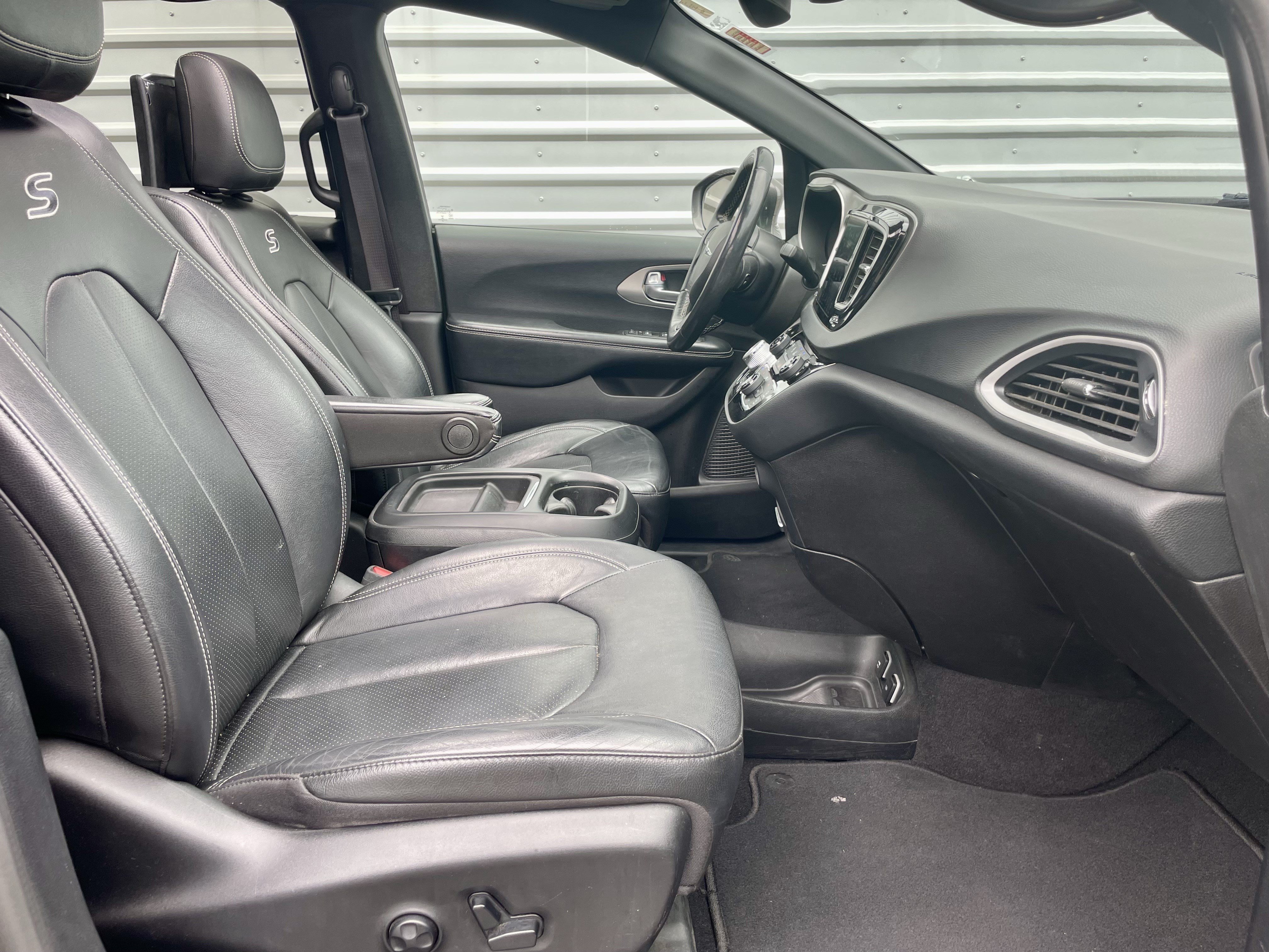 Used 2020 Chrysler Pacifica Touring-L w/ Advanced Safetytec Group AWD/4WD image 15