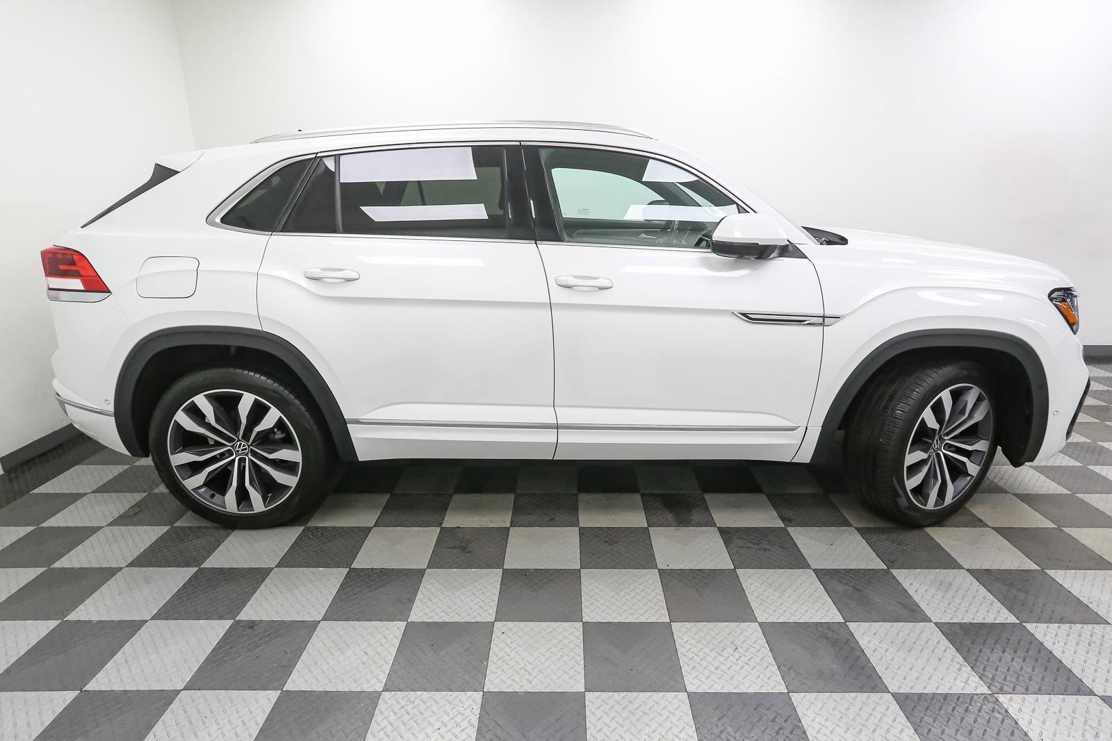 Certified 2023 Volkswagen Atlas Cross Sport SEL Premium R-Line image 9