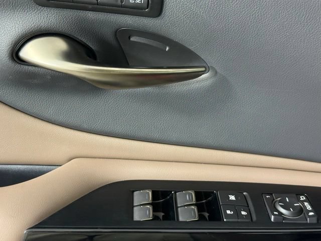 Used 2025 Lexus ES 300h w/ Premium Package FWD image 16