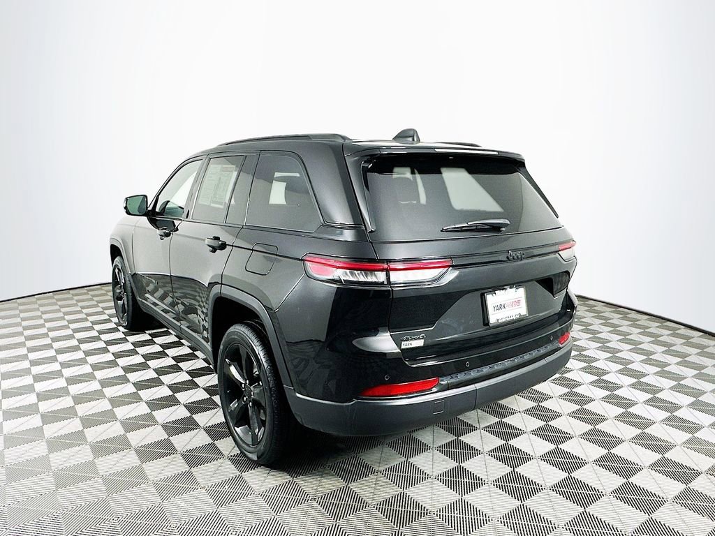 Certified 2024 Jeep Grand Cherokee Altitude image 8