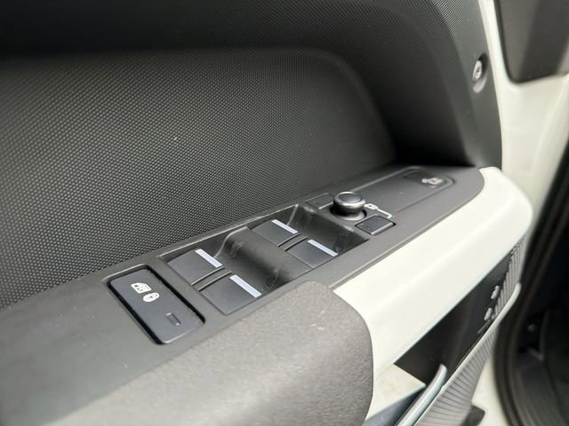 Used 2023 Land Rover Defender 110 S image 13