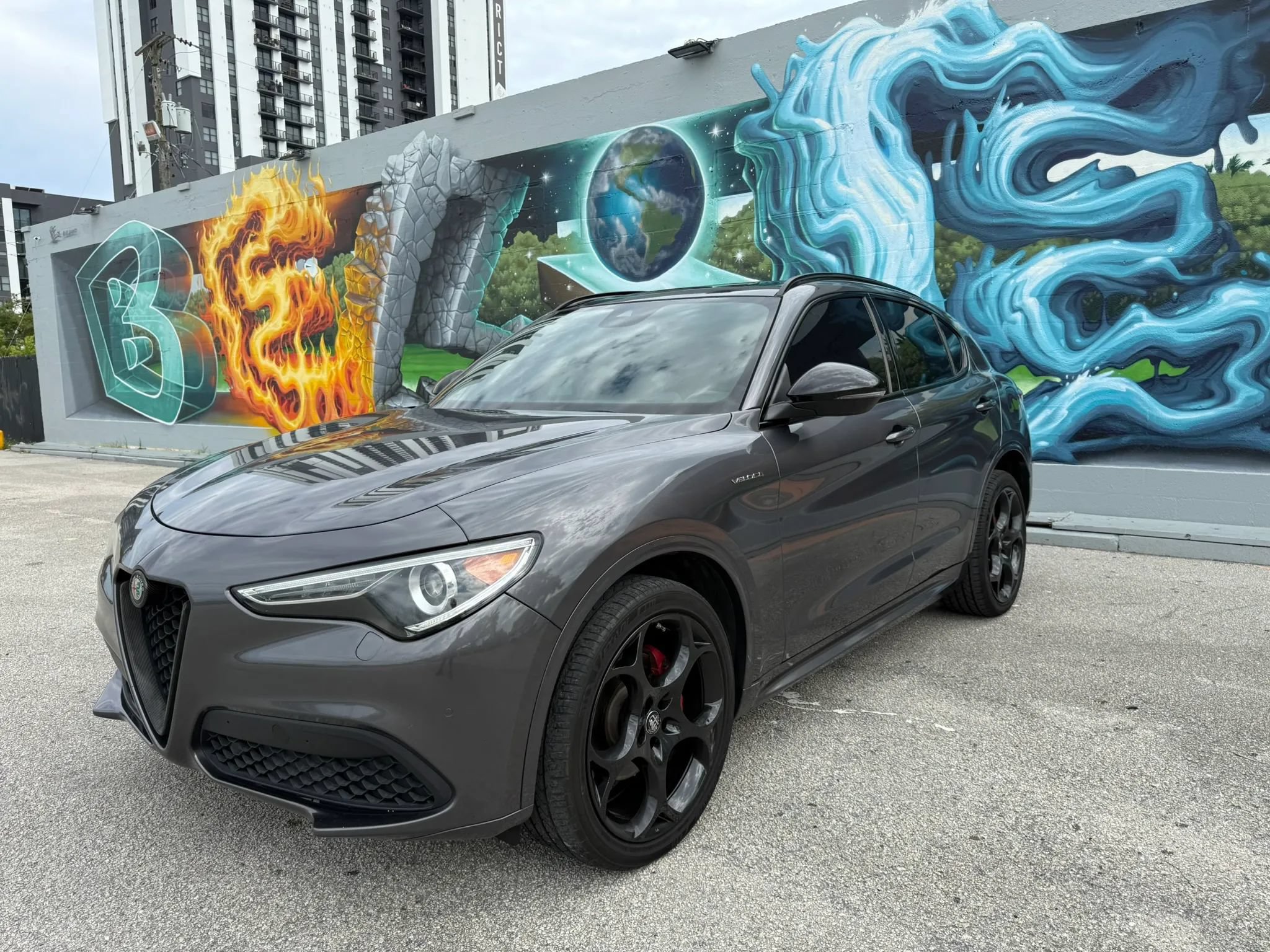 Used 2022 Alfa Romeo Stelvio Veloce AWD/4WD image 1