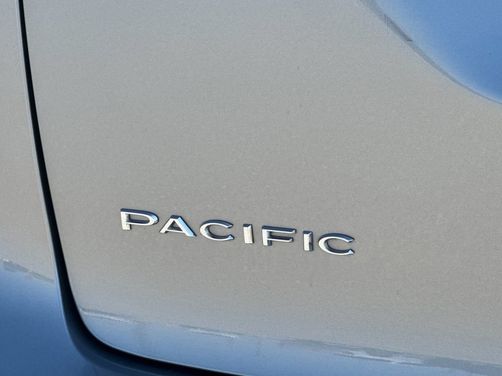 Used 2018 Chrysler Pacifica Touring-L Plus FWD image 34