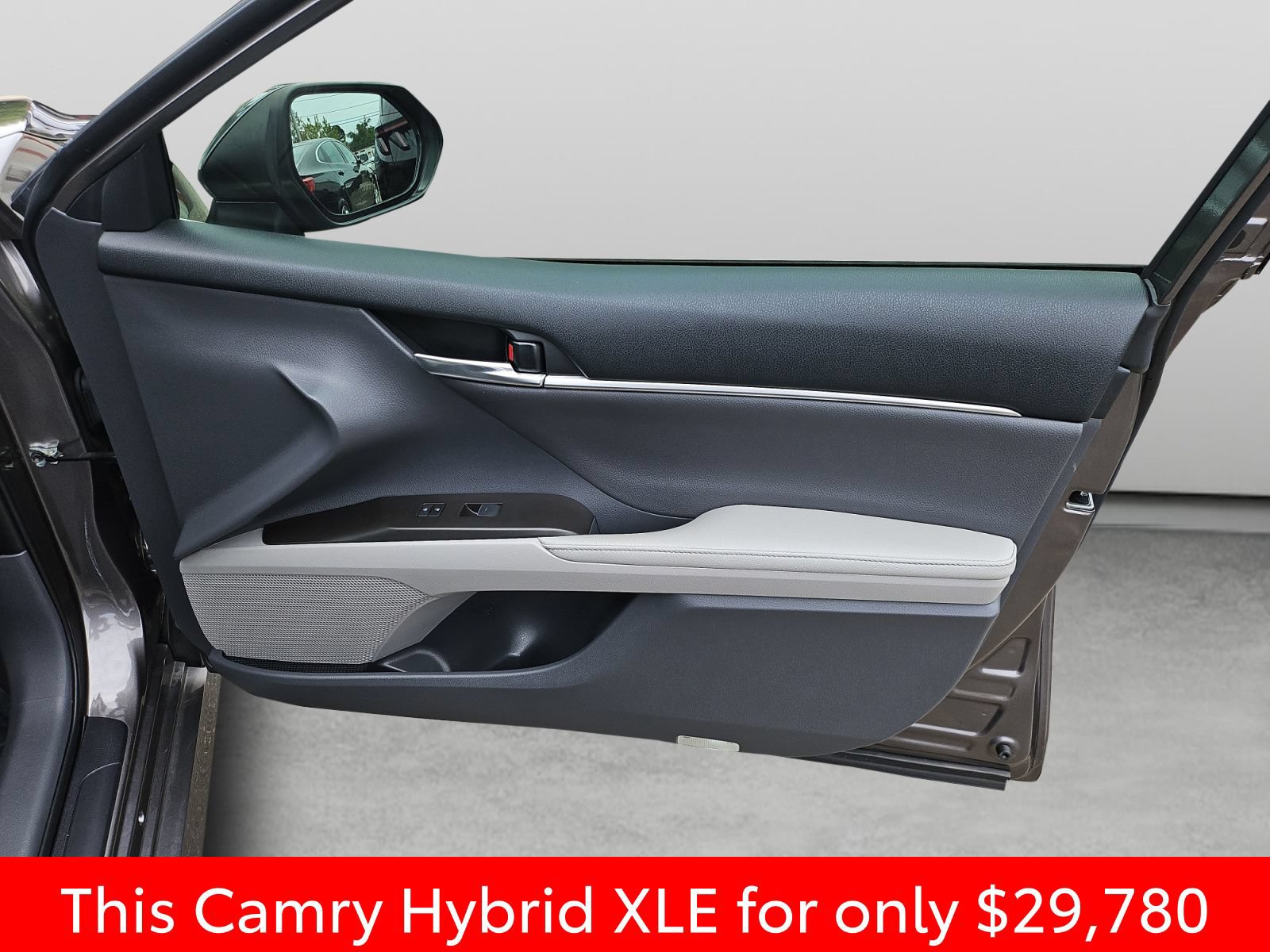 Used 2023 Toyota Camry XLE FWD image 36