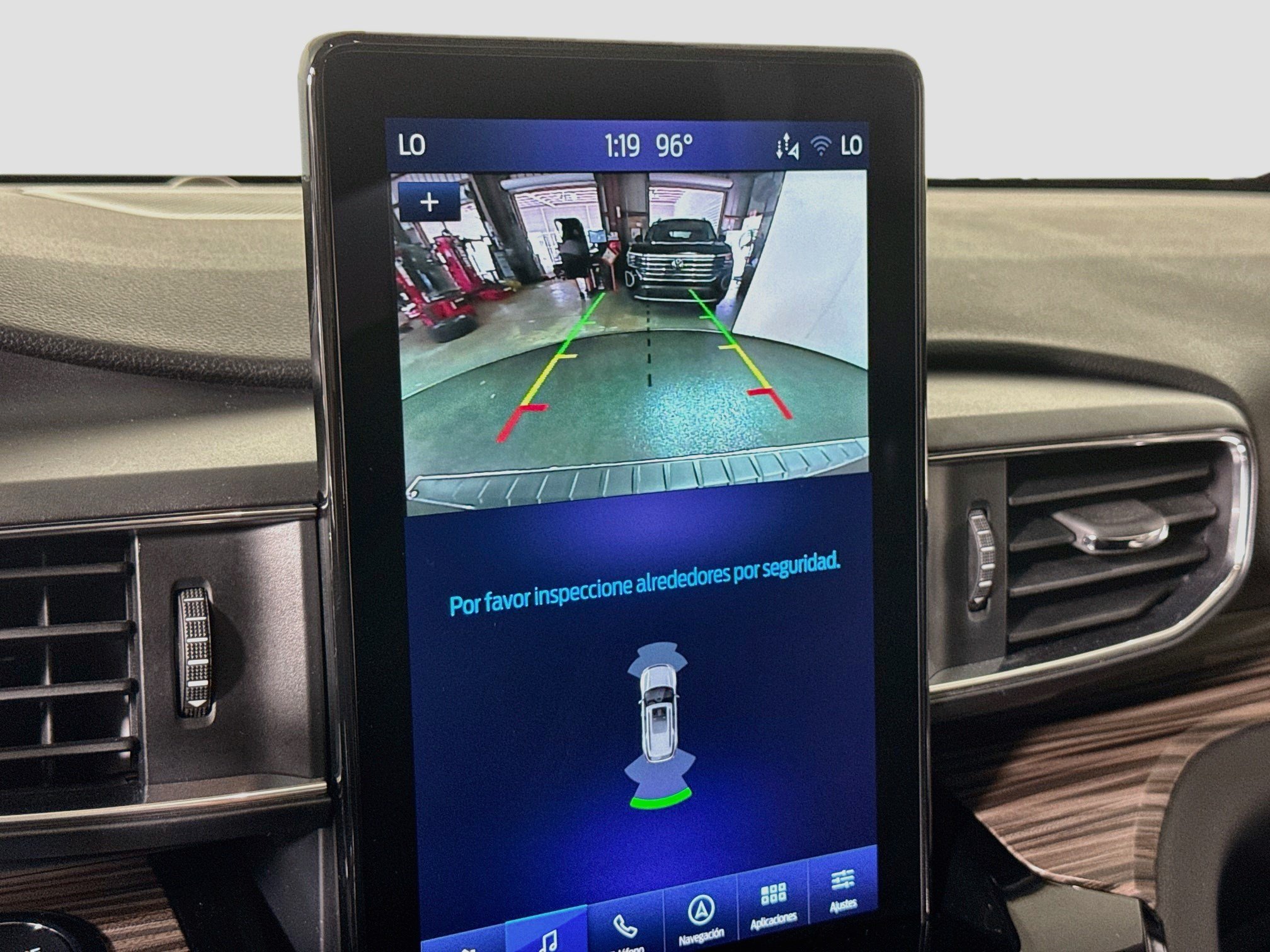 Used 2024 Ford Explorer Limited w/ Limited Technology Package RWD image 19